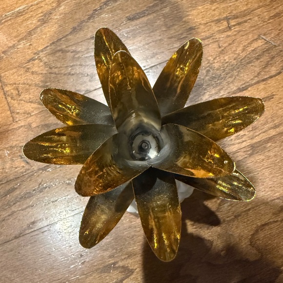 Pineapple Ceramic Figurine Statue White and Gold - Picture 6 of 6